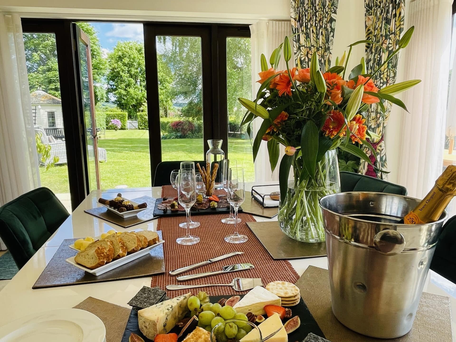 photo of the Well Cottage dining room for the perfect British culinary escape